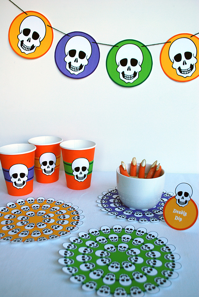 Free Halloween Printable Skeleton Doily, Place Cards and Table Decorations