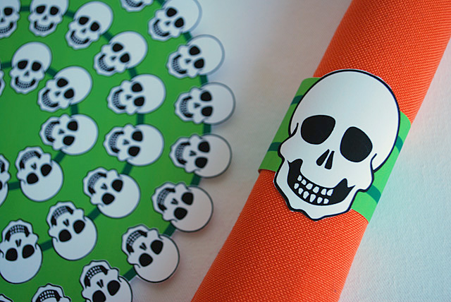 Livre Halloween para impressão Skeleton Doily, cartões do lugar e Decorações de mesa