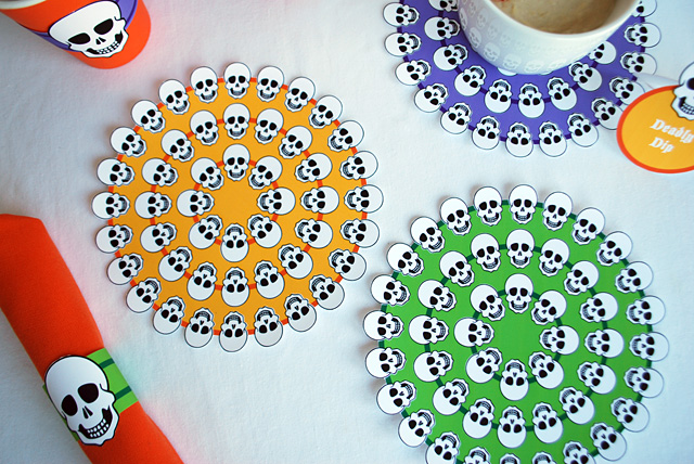 Free Halloween Printable Skeleton Doily, Place Cards and Table Decorations