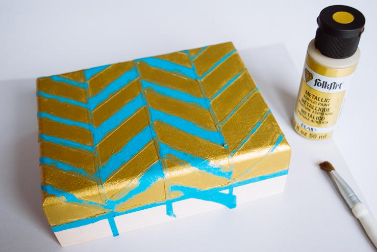 to make a DIY Gold and White Painted Wooden Card Box @merrimentdesign