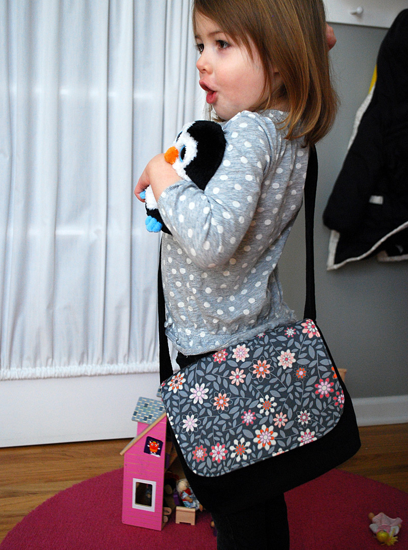 How to make child-sized messenger bag free pattern and sewing tutorial