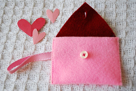 Merriment :: Valentine's Day Felt Heart Pocket Bracelet and Mini 
Purse for Kids by Kathy Beymer at MerrimentDesign.com