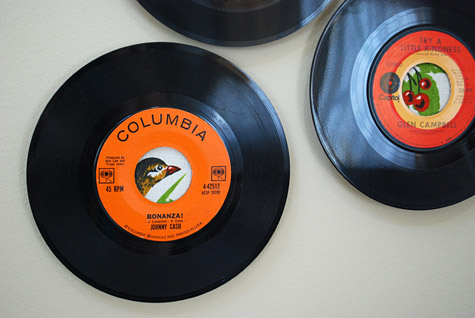 45 vinyl records used as frames for wall art free craft project tutorial