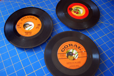 45 vinyl records used as frames for wall art free craft project tutorial