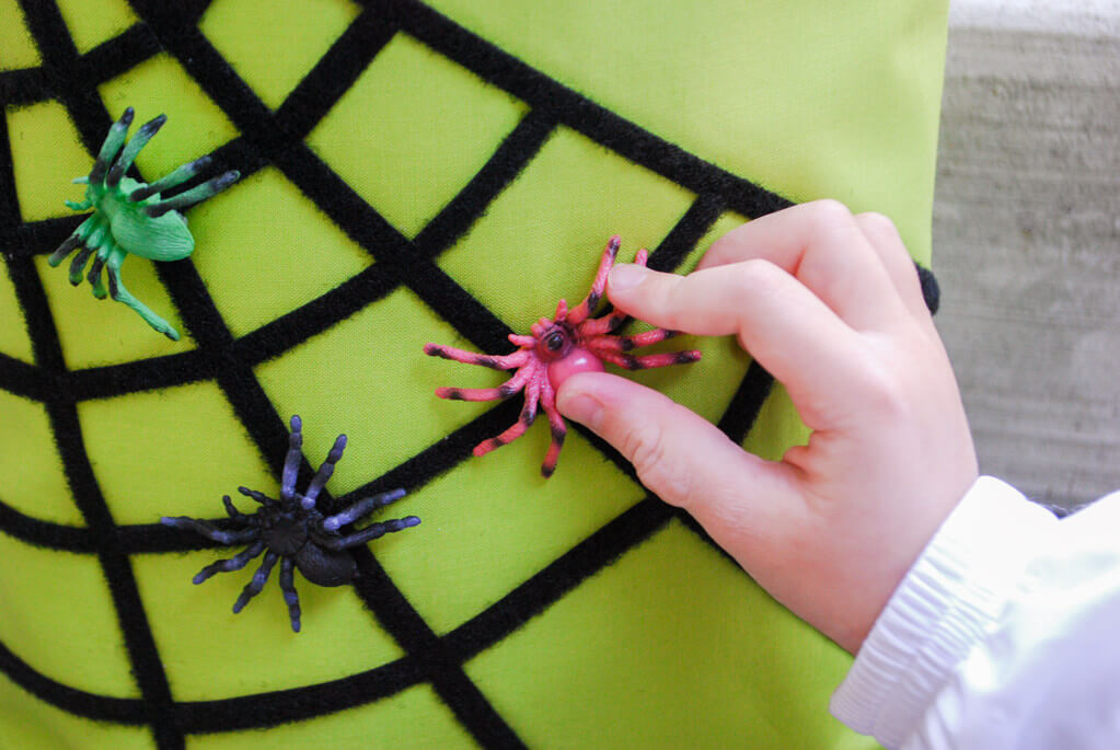 DIY Halloween Trick or Treat bag with spiderwebs