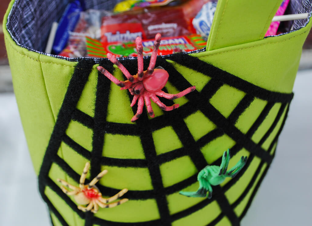 DIY Halloween Trick or Treat bag with spiderwebs