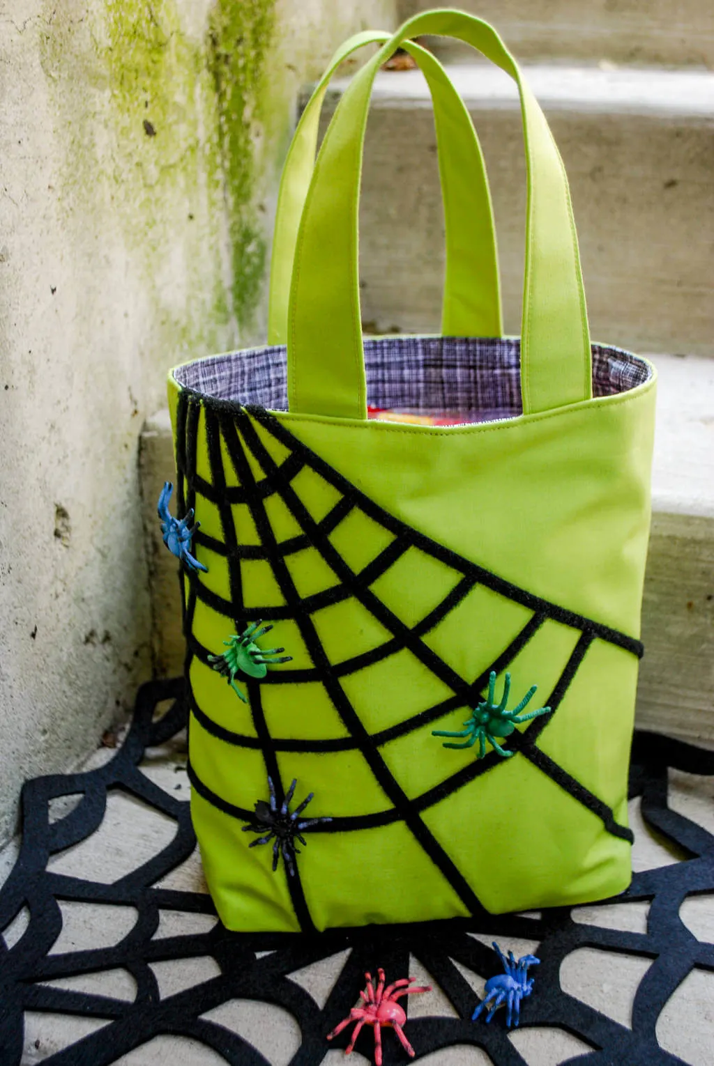 Halloween DIY Favor Goodie Bags | Halloween bags, Halloween party bags,  Halloween treat bags
