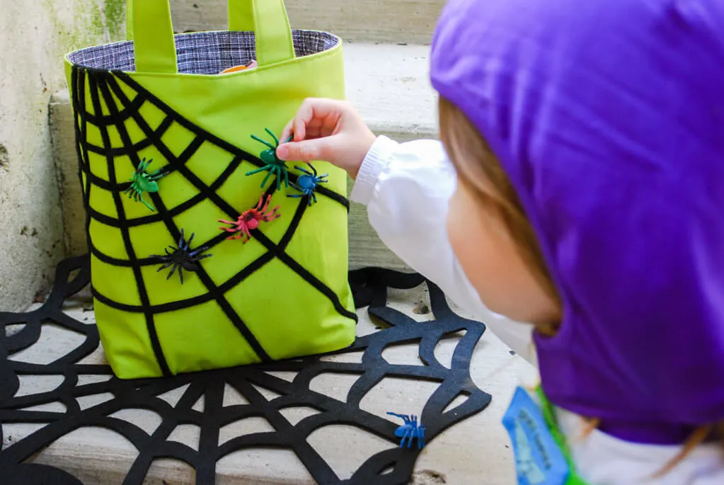 DIY Halloween Trick or Treat bags for kids