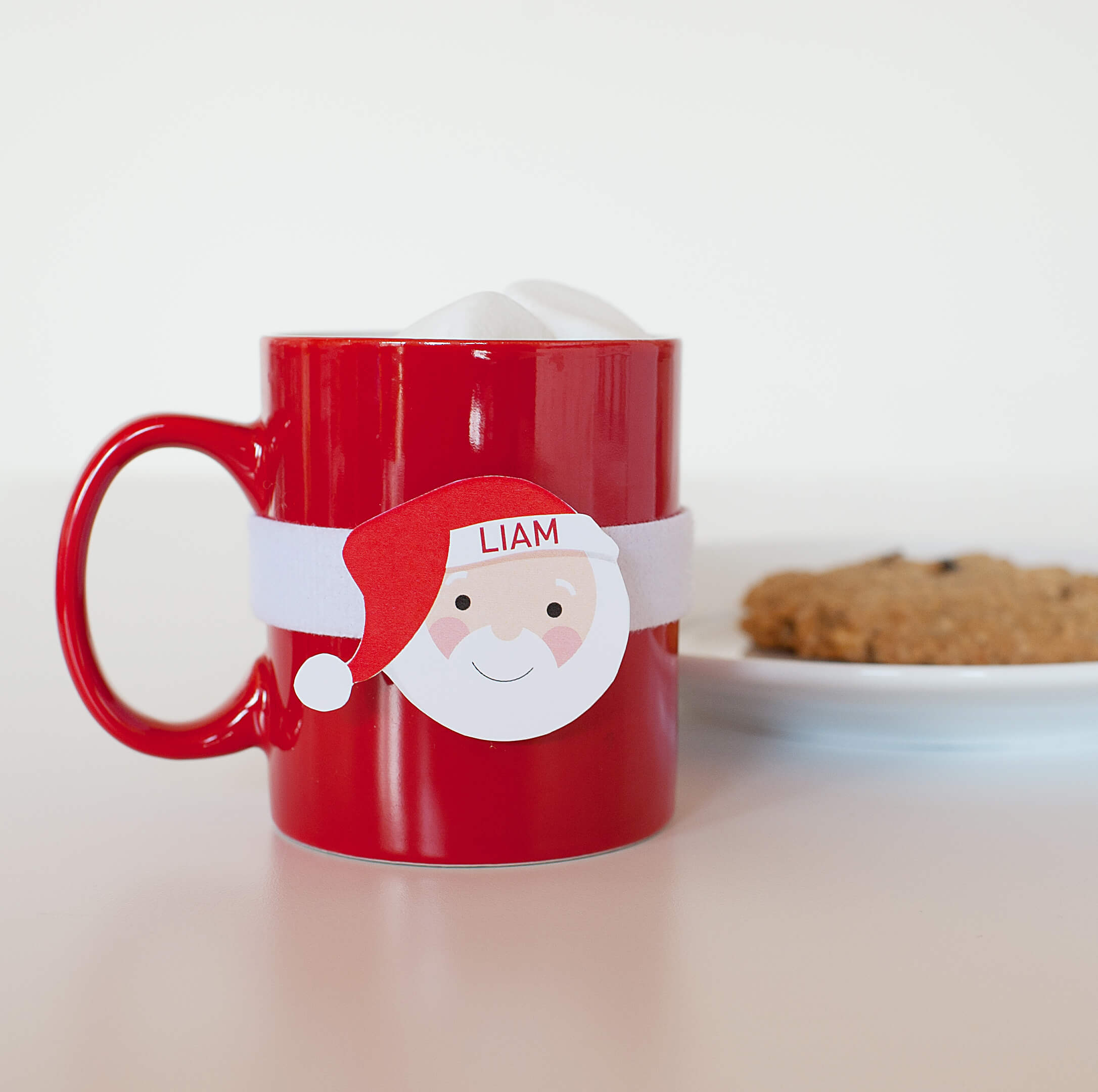 Personalized DIY holiday mugs - make one for each family member, just wrap and then unwrap to wash