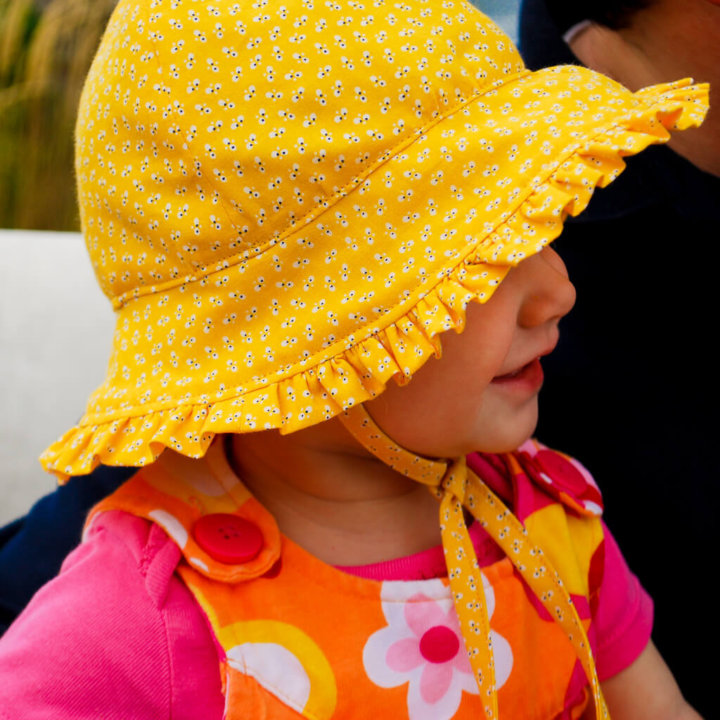 Baby bonnet hat free sewing pattern