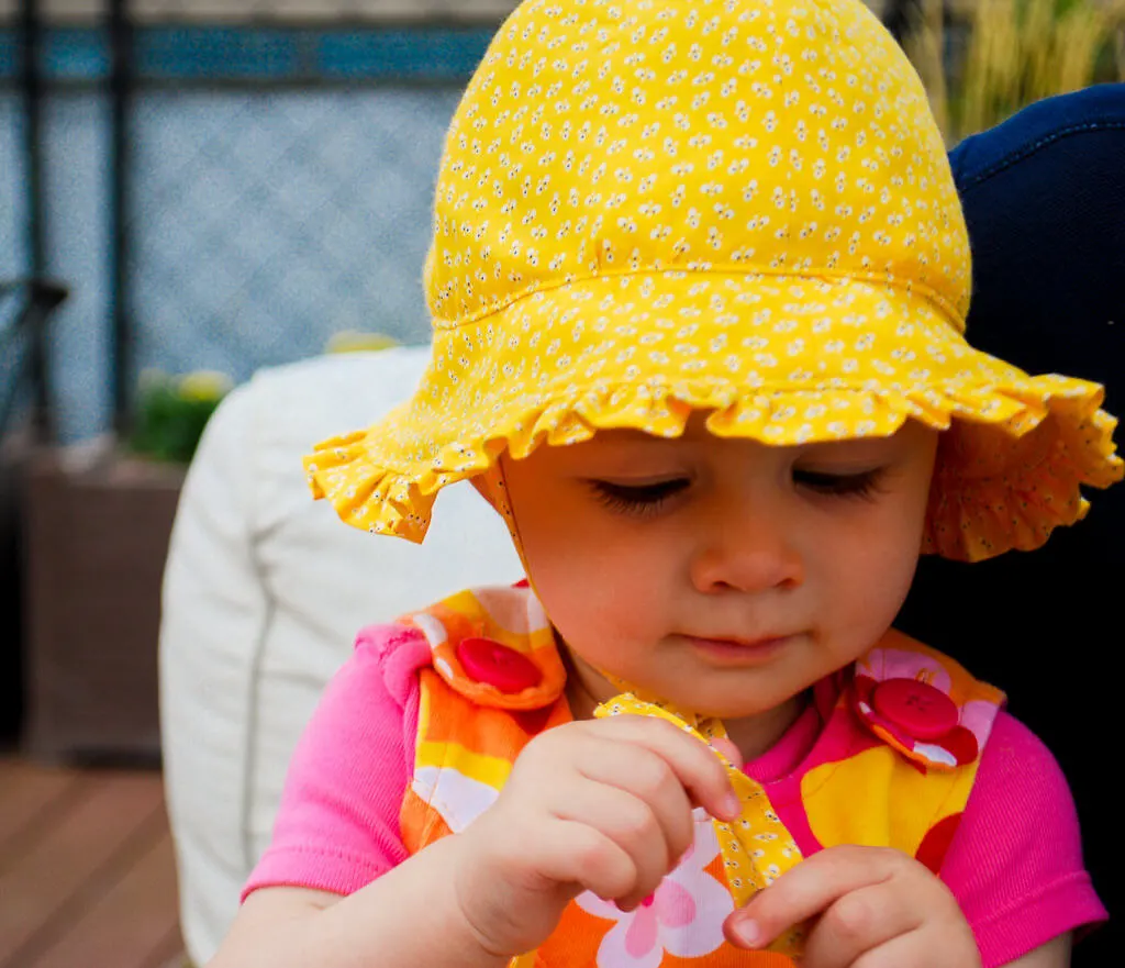 Baby bonnet hat free sewing pattern