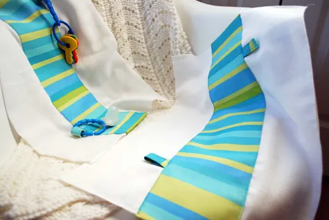 Baby burp cloths with loops for toys or binkies free craft project tutorial Baby burp cloths with loops for toys or binkies free craft project tutorial