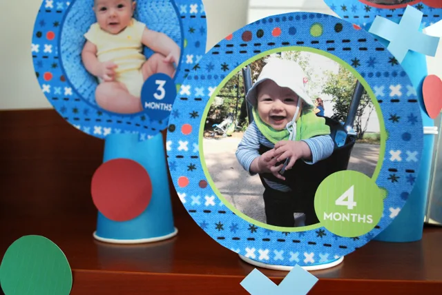 Baby month by month photo idea for a 1st birthday party