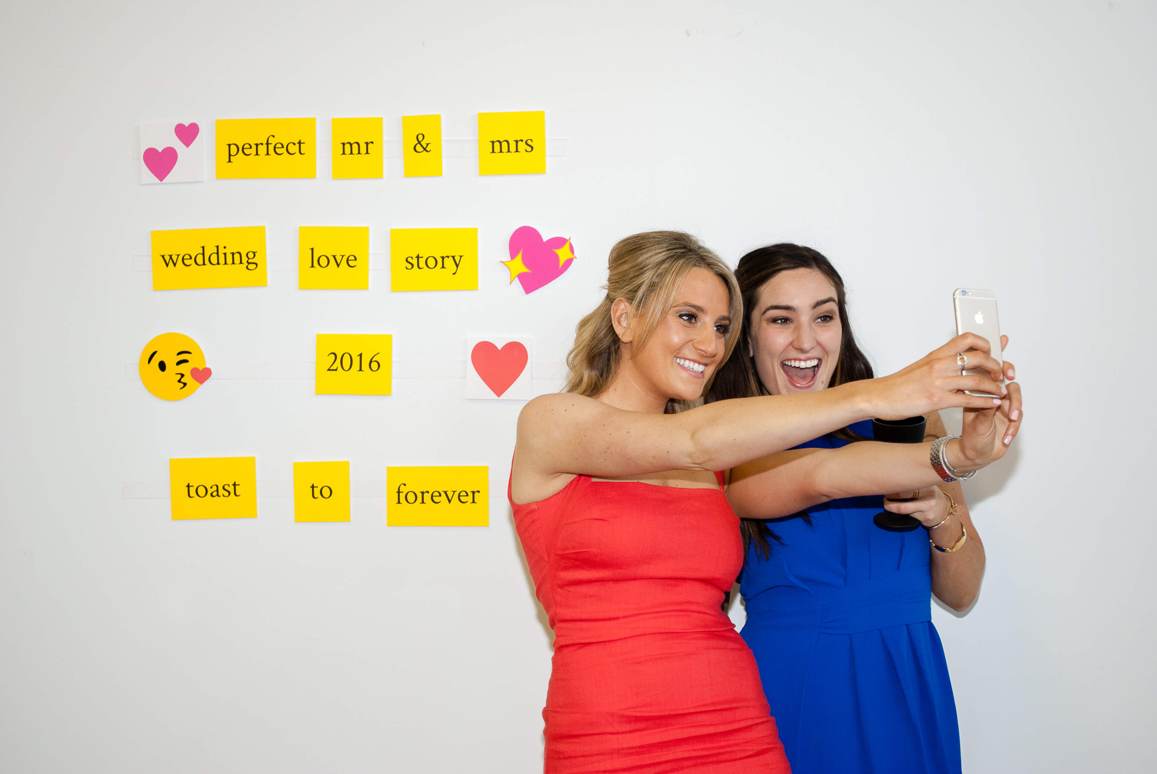 Best Wedding Wishes DIY Photo Booth Backdrop. Give wedding guests word tiles and emojis to spell their best wishes. Removes cleanly and easily from walls - no damage! What an easy and clever DIY photobooth and guest book idea! #spon