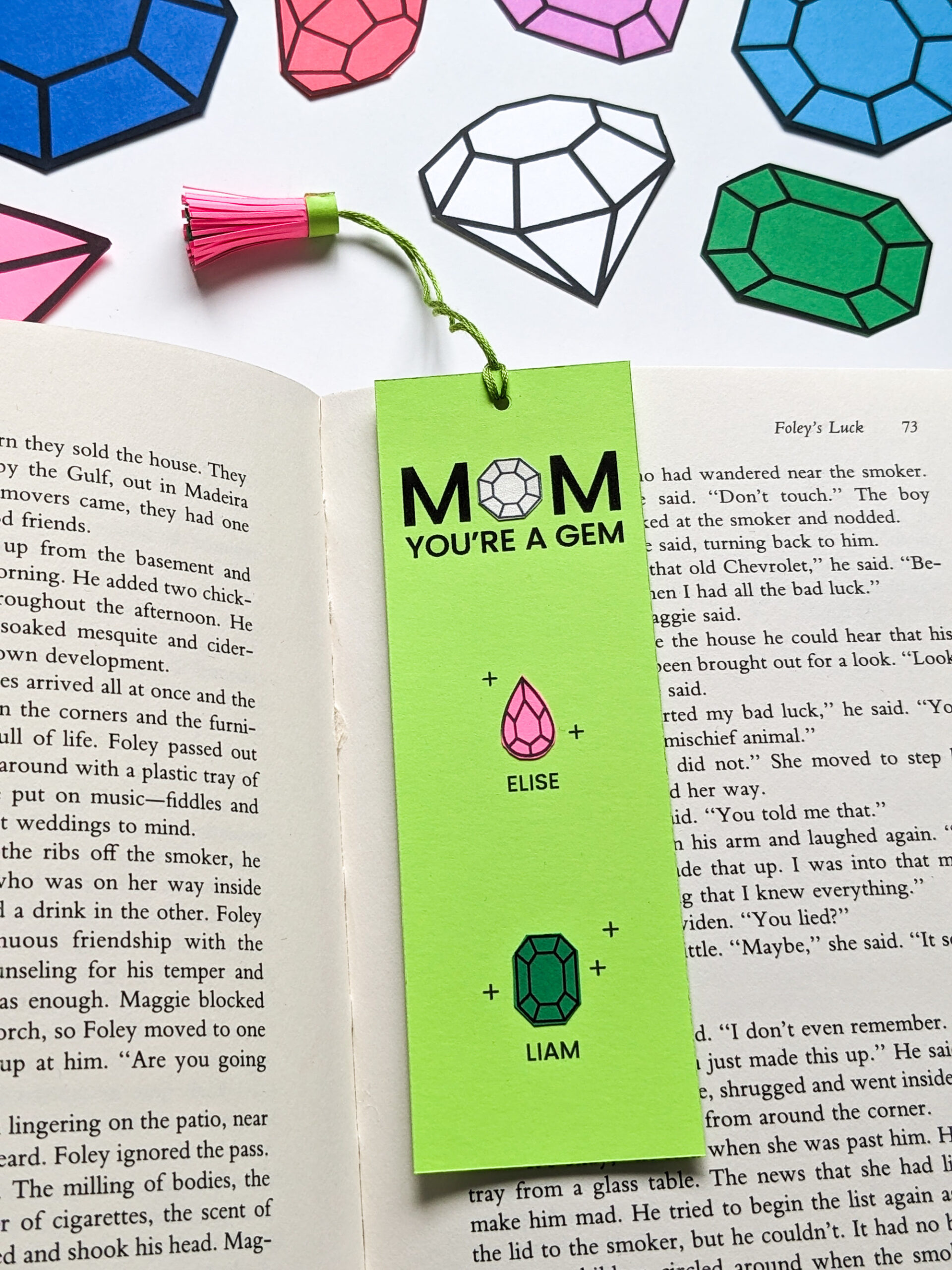 'Mom, You're A Gem' printable DIY bookmark idea with a book