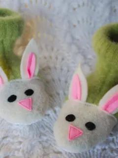 DIY fuzzy bunny slippers free sewing pattern