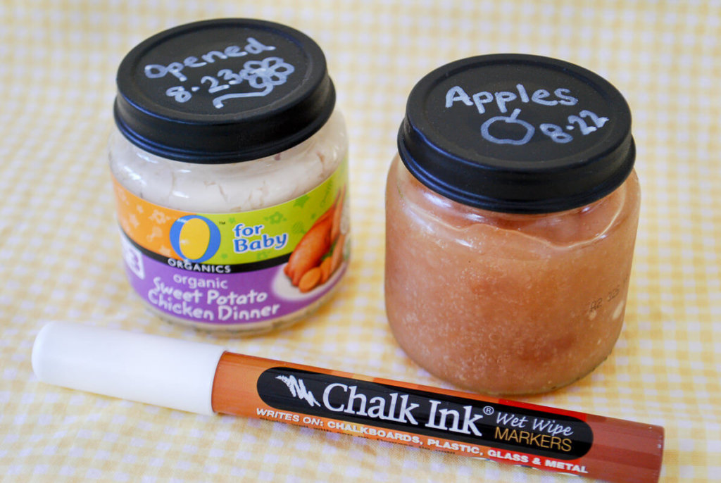 Make DIY chalkboard baby food jars to write on. Track when jars are opened and add freshness dates to homemade baby food. #baby #food #jars #craft #chalkboard