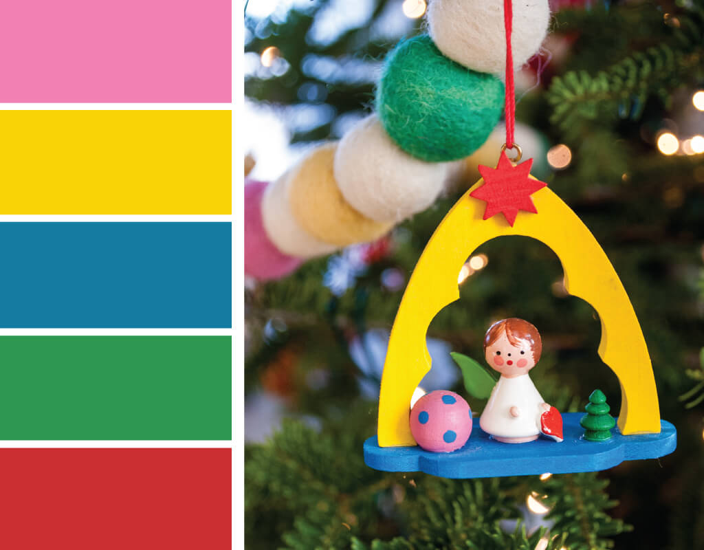 Christmas color palette with a little bit of pink! It's inspired by wooden German Christmas ornaments. Try this pink, yellow, blue, green and red color palette on your Christmas decorations, wreaths, Christmas cards, gift wrapping and more #Colorize #ABColorPalette #spon #colorpalette #colors