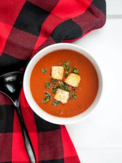 Classic roasted tomato soup recipe. This tomato soup is easy to make in winter because it uses canned tomatoes. #tomatosoup #souprecipe #soup #recipe