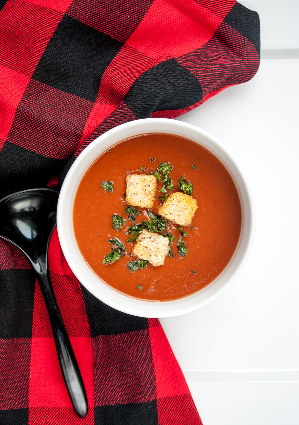 How to make classic roasted tomato soup. This roasted tomato soup recipe is easy to make in winter because it uses canned tomatoes. I made my soup with ingredients that Jewel-Osco delivered to my Chicago home. #tomatosoup #souprecipe #soup #recipe #JewelDelivers #ad