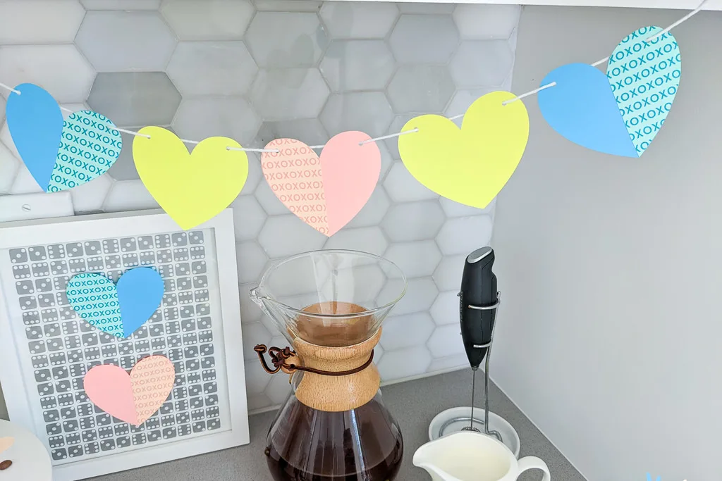 DIY heart banner printable template for Valentine's Day