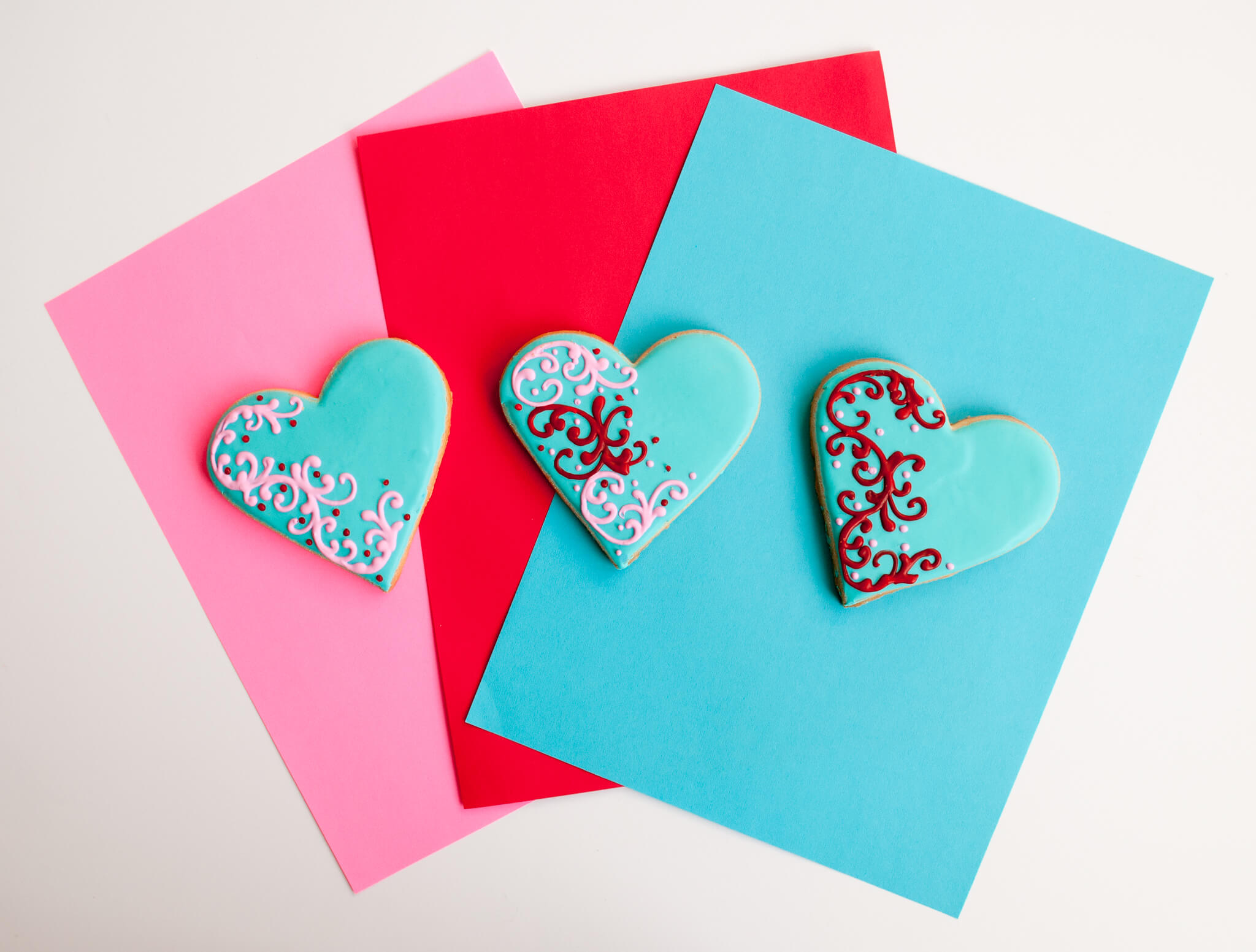 Color palette inspiration: Valentine Heart Cookies. Try this light blue, red and pink color palette on your DIY Valentine's Day Valentines, home decor, heart wreaths, and more #Colorize #ABColorPalette #ad