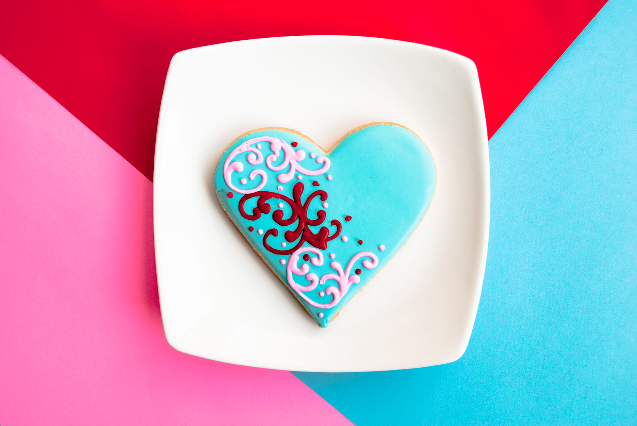 Color palette inspiration: Valentine Heart Cookies. Try this light blue, red and pink color palette on your DIY Valentine's Day Valentines, home decor, heart wreaths, and more #Colorize #ABColorPalette #ad