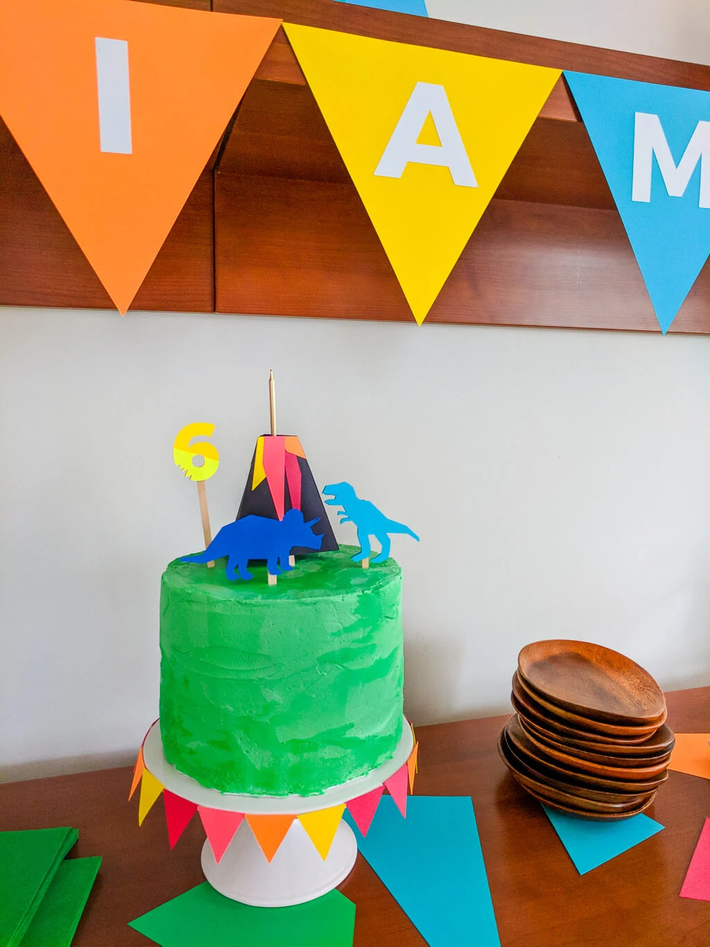 Easy DIY dinosaur cake