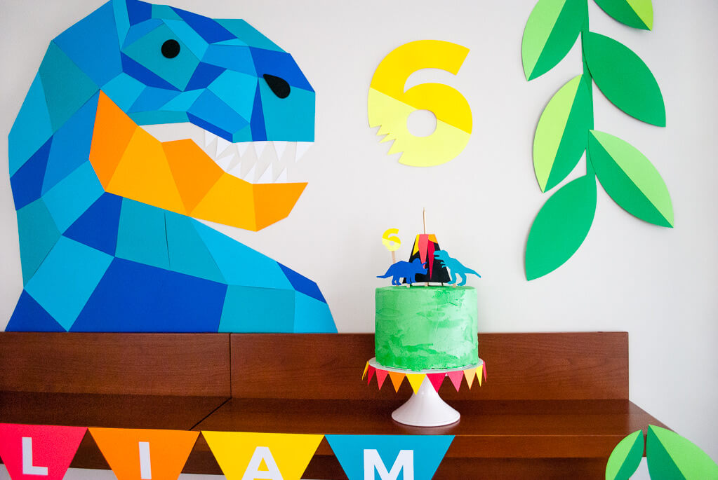 Easy dinosaur cake and DIY dinosaur birthday party decorations