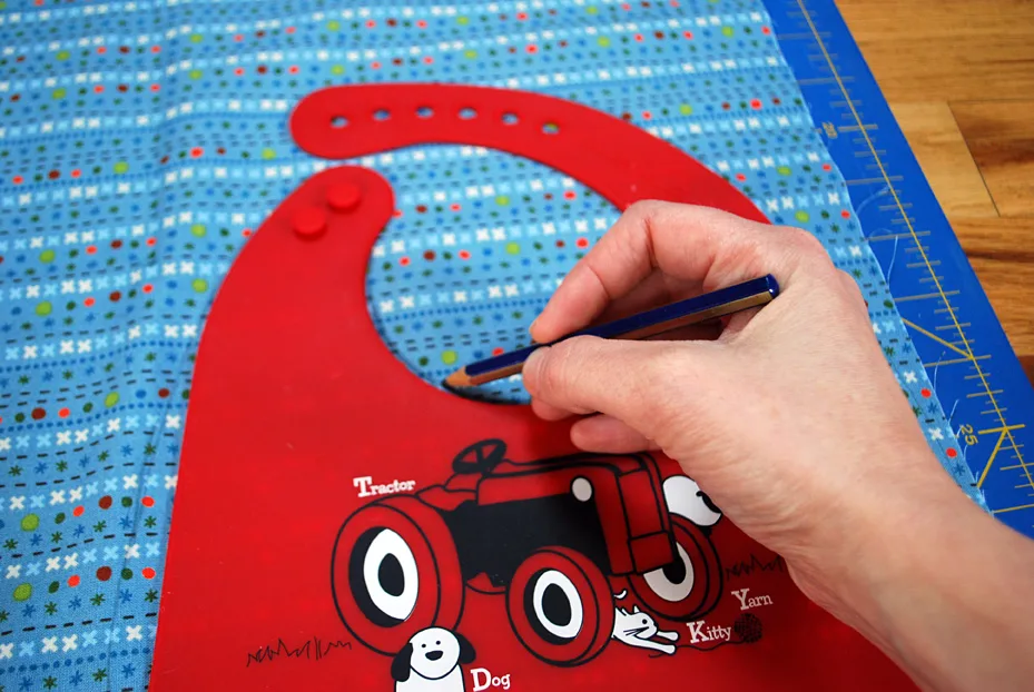 How to make a DIY 1st birthday bib for first birthdays