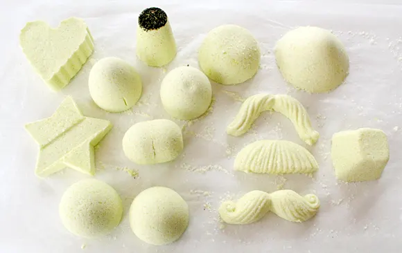 How to make DIY Bath Bombs Mother's Day Gift with free printable tags DIY Bath Bombs Mother's Day Gift with free printable tags