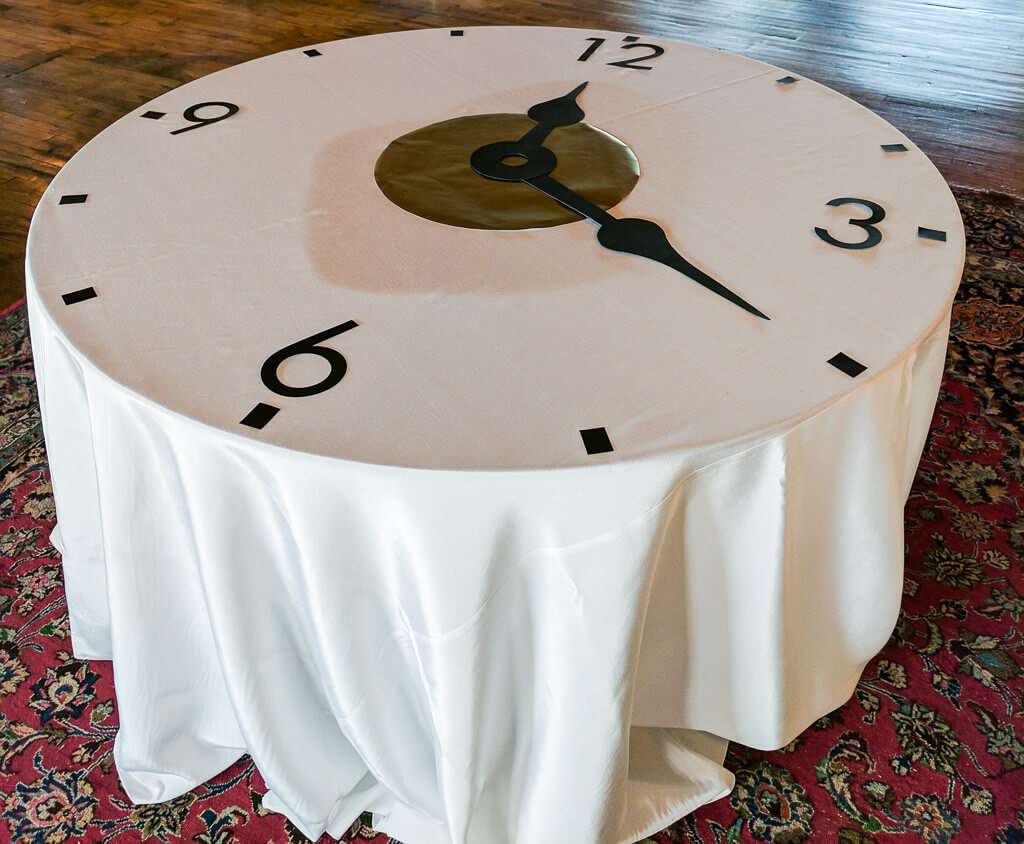 Table clock decor