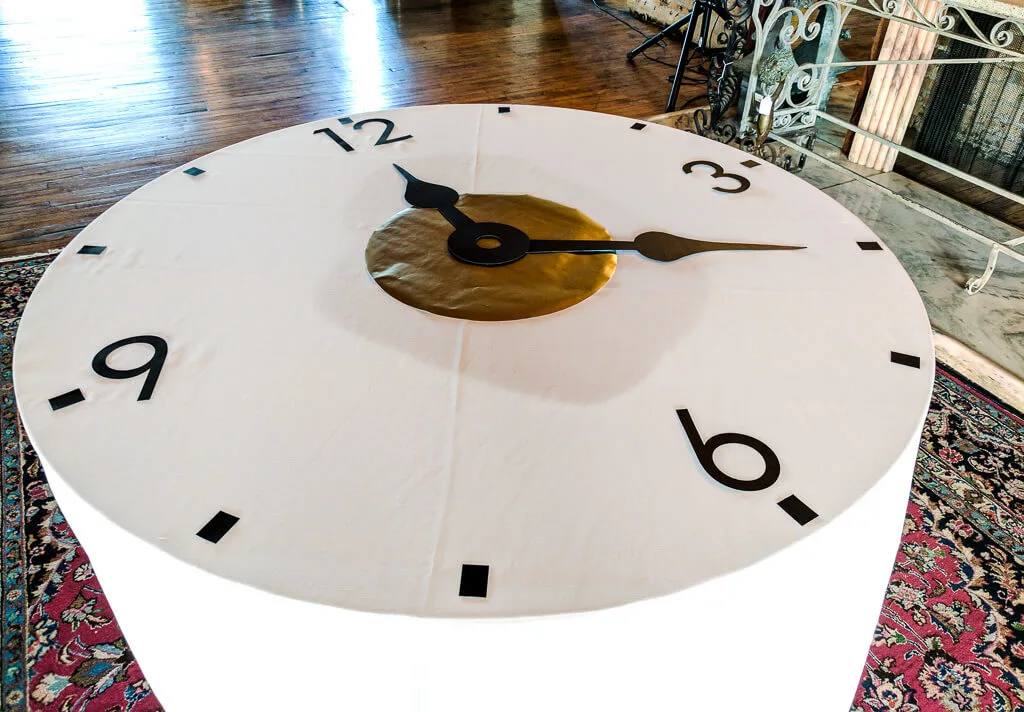 Table clock decor