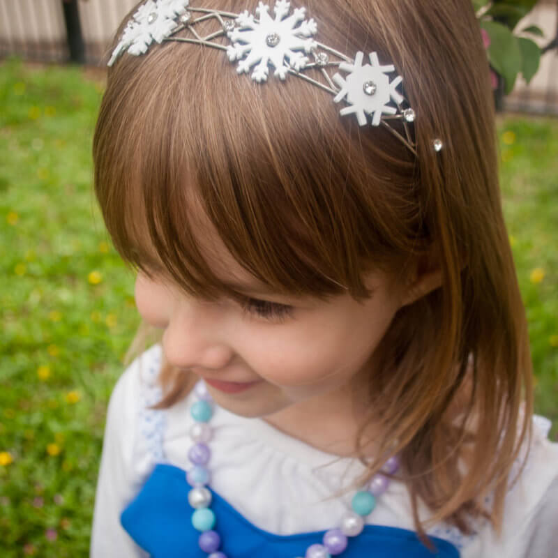 DIY snowflake Frozen headband for your little Elsa