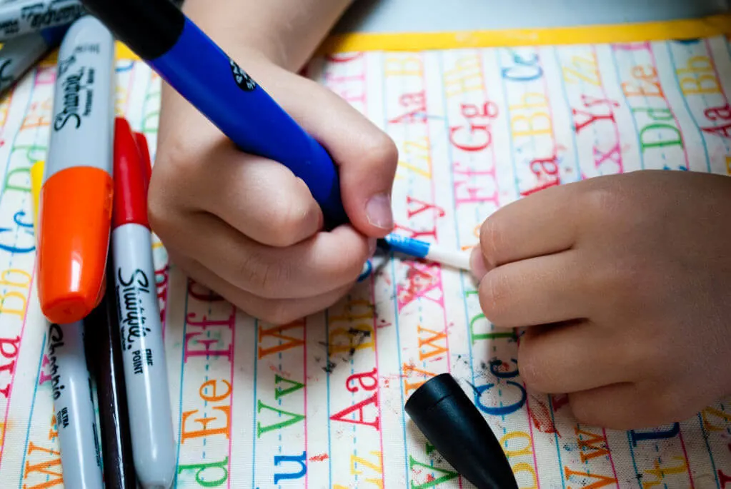 Kids coloring golf tees gift