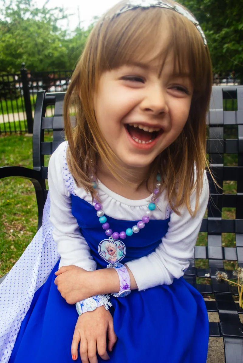 DIY Frozen beaded necklace craft for Frozen birthday parties and Elsa Halloween costumes. Print Elsa onto Shrinky Dinks plastic and bake, then paint beads and string. Such a cute kids activity for summertime, rainy days or a Frozen birthday party!