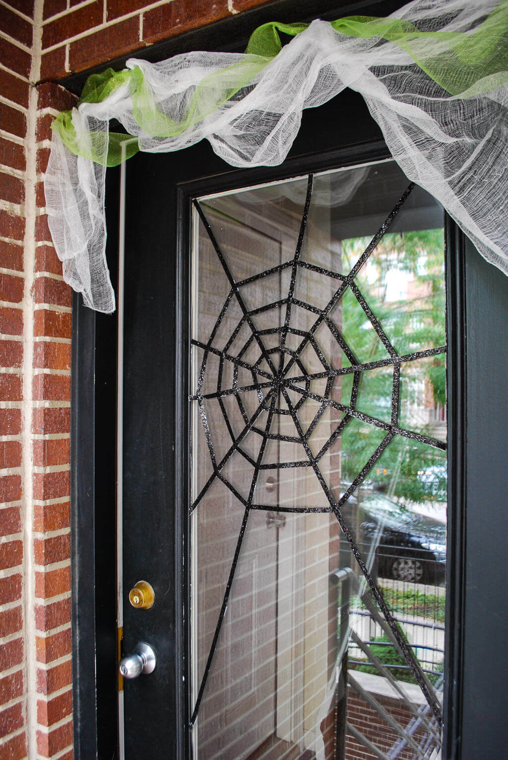 DIY Halloween front door decoration: Subtle Spiderwebs