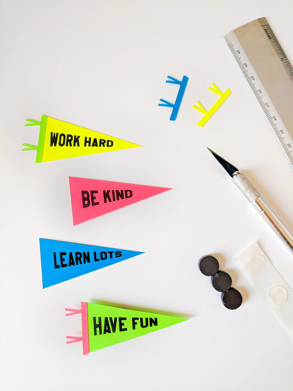 How to make mini pennant magnets