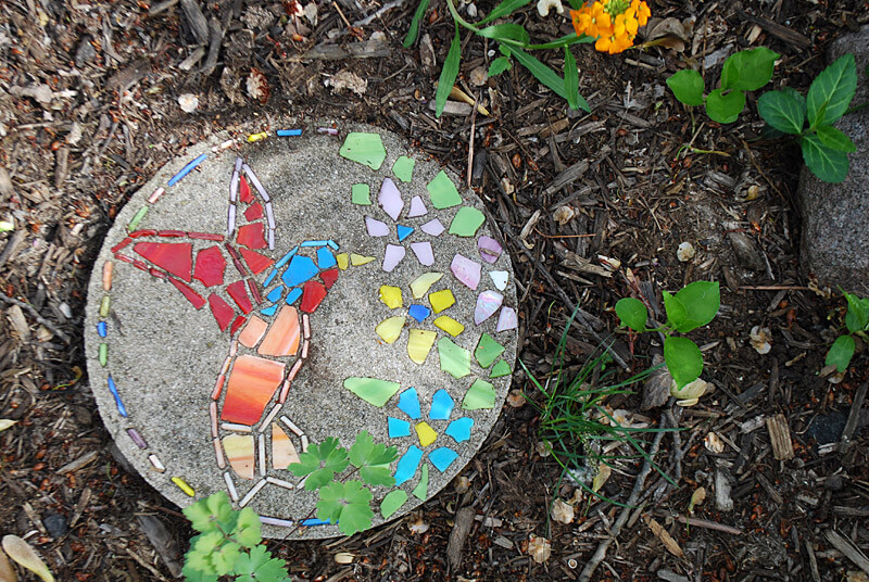 DIY stepping stone with hummingbird