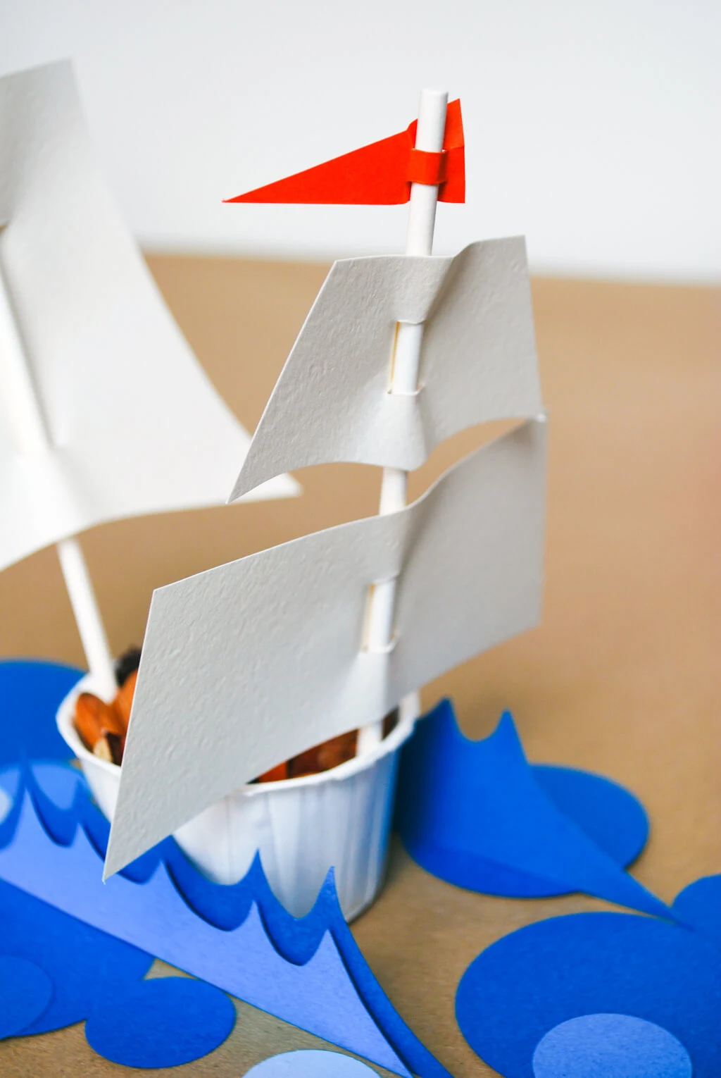 How to make paper DIY Mayflower Thanksgiving table decorations | Thanksgiving crafts | Thanksgiving tablescape #thanksgiving #thanksgivingtable