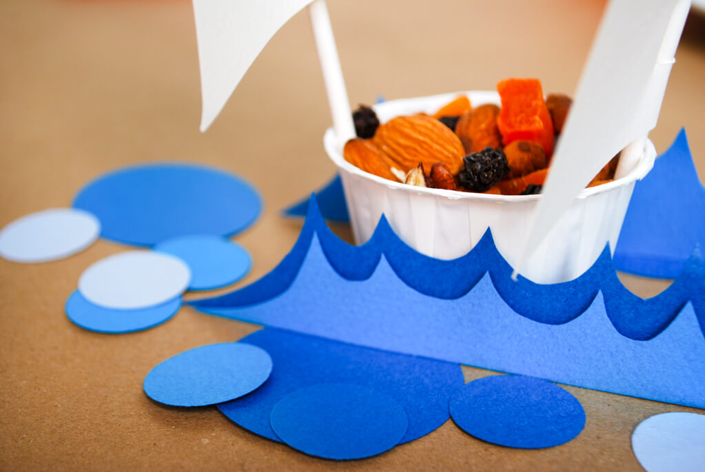 How to make paper DIY Mayflower Thanksgiving table decorations | Thanksgiving crafts | Thanksgiving tablescape #thanksgiving #thanksgivingtable