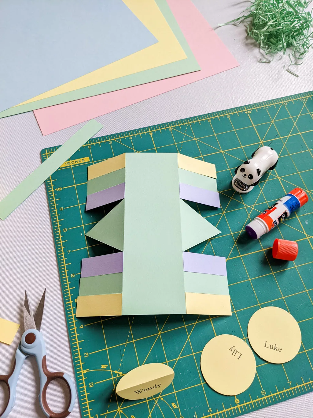 Making a paper Easter basket