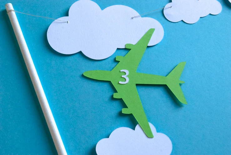 Easy airplane cake with free printable cake toppers for an airport ...