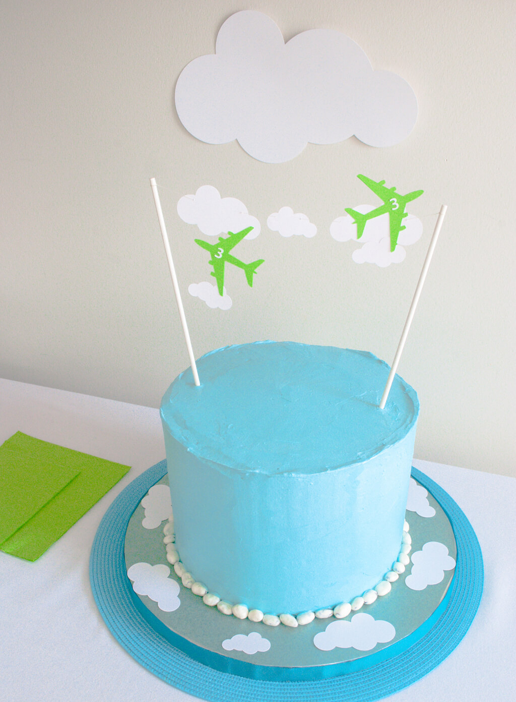 Easy Airplane Birthday Cake for an Airplane Birthday Party. Just print these free printable airplane cake toppers, cut and tie onto lollipop sticks!