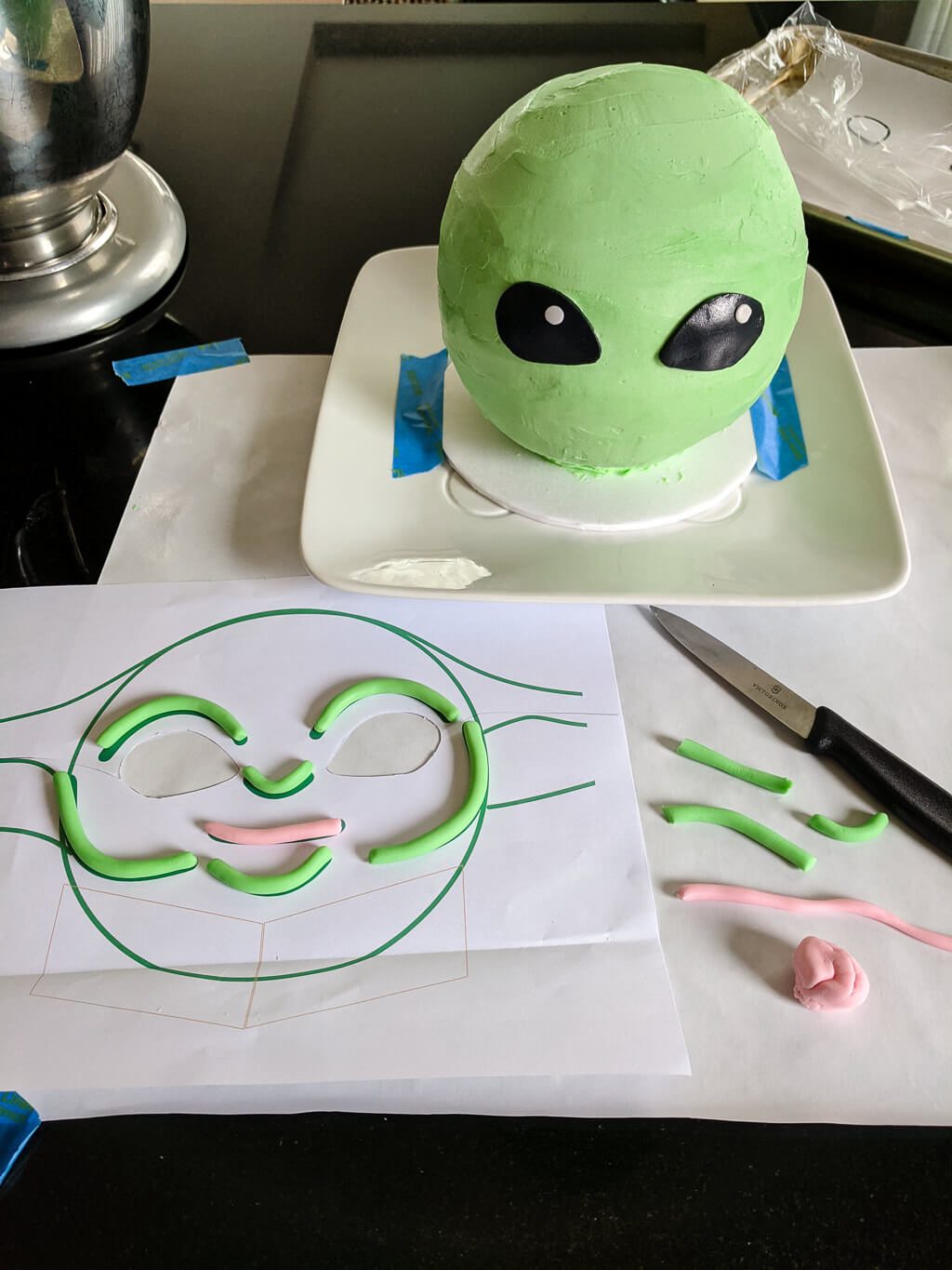 DIY Baby Yoda cake with buttercream icing and fondant