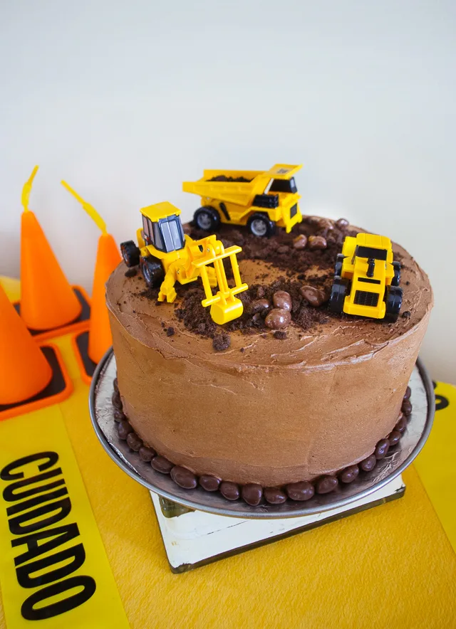 Easy DIY construction birthday party cake
