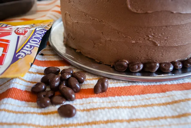 Easy construction birthday cake for a construction birthday party. Make this cake and icing recipe - it tastes amazing!