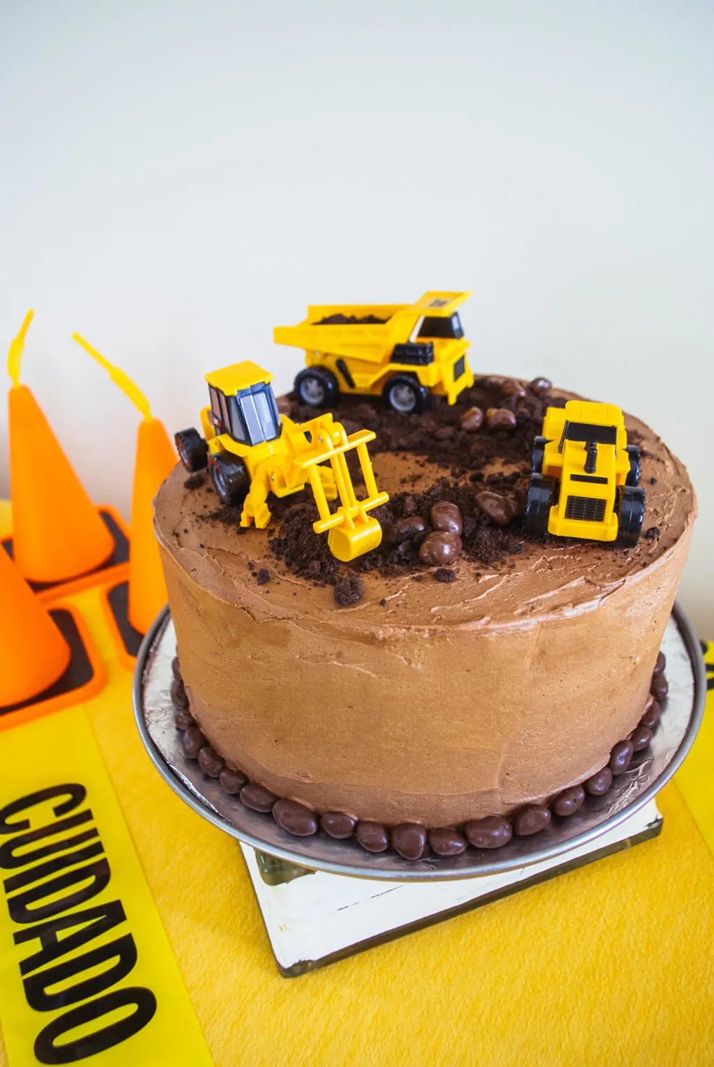 Easy construction birthday cake for a construction birthday party