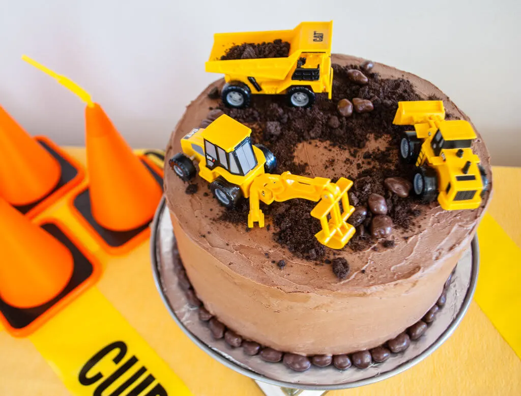Easy construction birthday cake for a construction birthday party