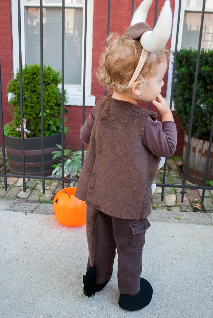 Easy DIY Halloween Costume for Toddlers: Bull In A China Shop by @merrimentdesign